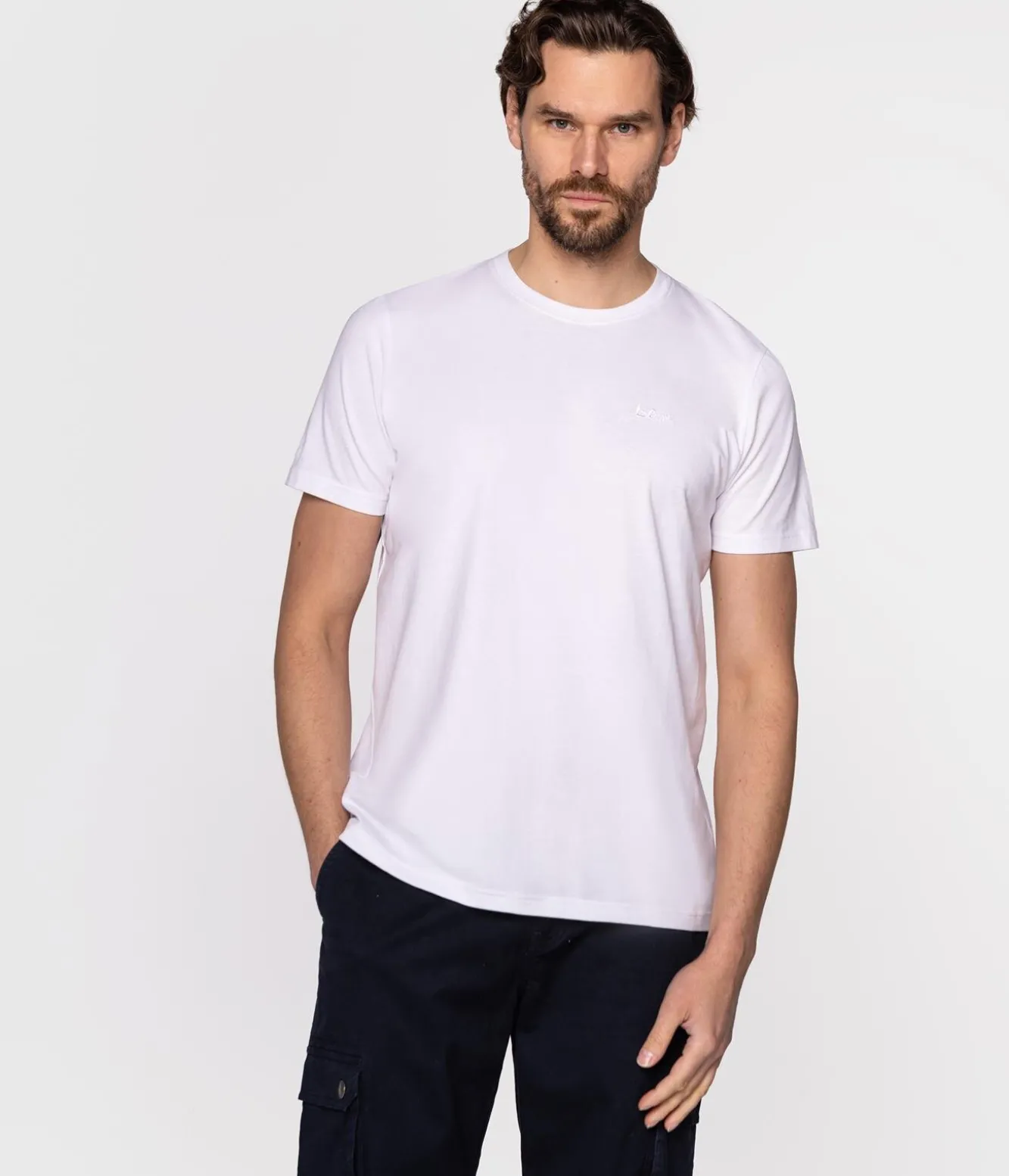 T-shirt z małym haftowanym logo OBUTCH 0875 WHITE