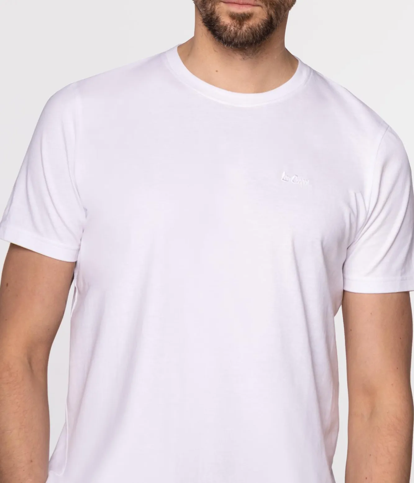 T-shirt z małym haftowanym logo OBUTCH 0875 WHITE