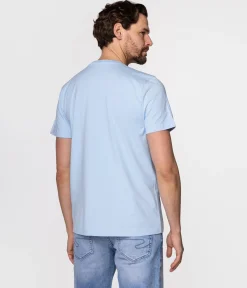 T-shirt z małym haftowanym logo OBUTCH 0875 CLEAR SKY