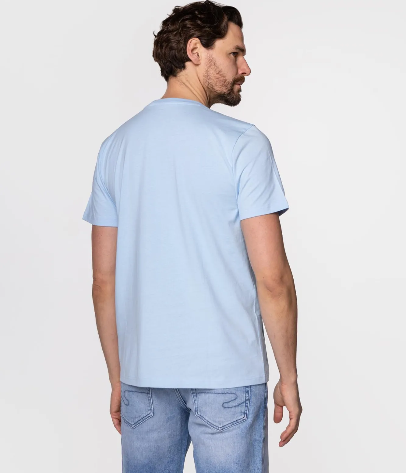 T-shirt z małym haftowanym logo OBUTCH 0875 CLEAR SKY